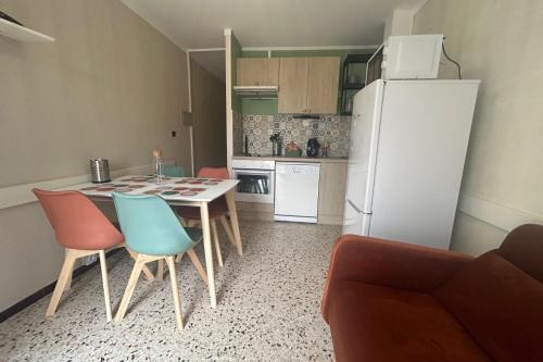Frontignan Apartment | 2 rooms with your feet in the water