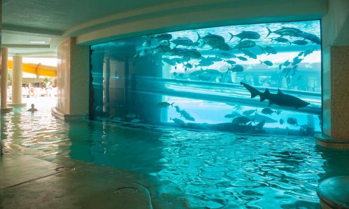 Sunrise Manor Hotel | 2 x Carson Tower - Deluxe Doubles Room at Golden Nugget Las Vegas