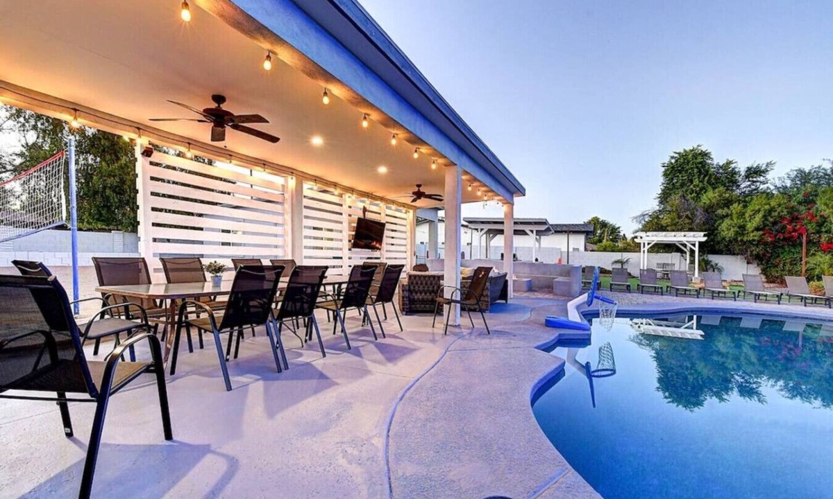 Shea North Estates House | 9 Large Bedrooms | Basketball Court | HotTub