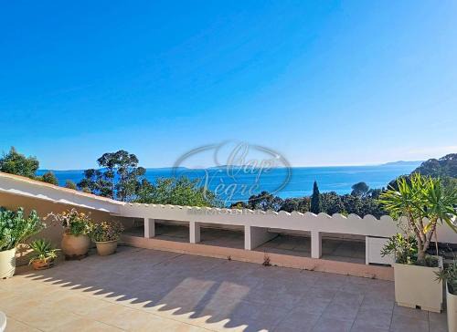 Le Rayol Apartment | Appartement T2 pour 4 personnes avec terrasse et vue mer proche de la plage du Rayol