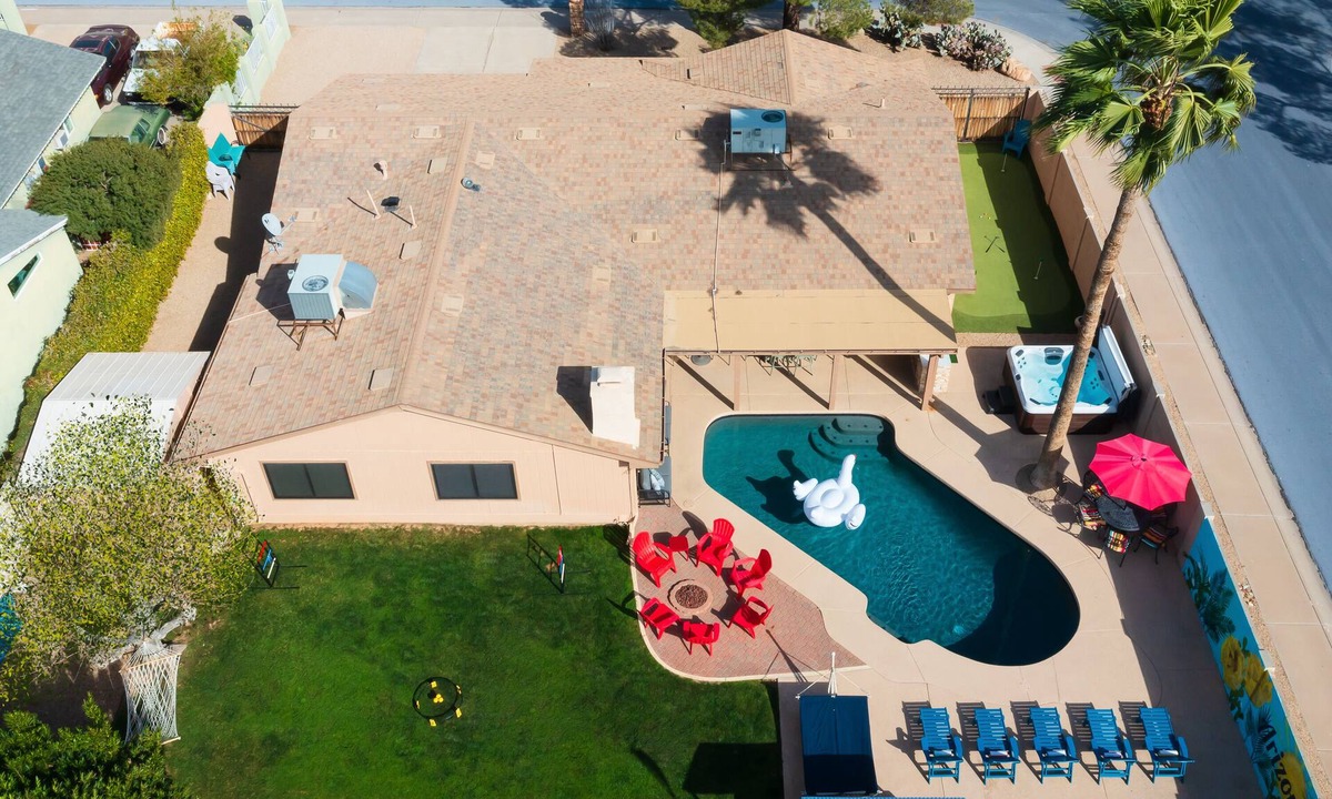 Paradise Valley Village House | Awesome Remodel! 5Br+BonusRm+3Kings+Backyard Oasis: Htd Pool,HotTub,BBQ,Golf,SUV