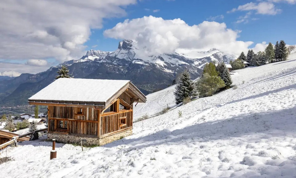 Combloux Ski Chalet | Chalet 'Mazot De Warens' with Mountain View, Private Terrace and Private Garden