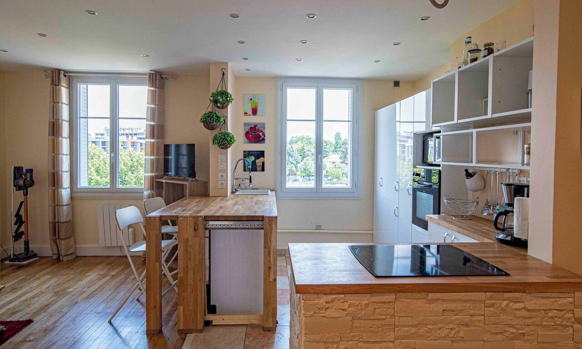 Feuillat Desgenettes Apartment | Charming apartment - 4P