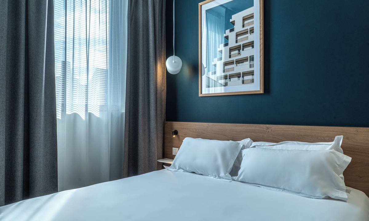 Cholet Apartment | Corner Set