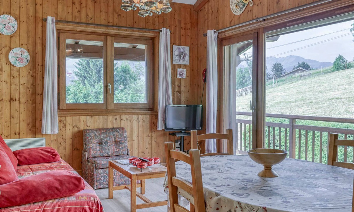 Megeve Apartment | Cozy apartment with mezzanine, parking, 4 pers., near cable car in Megève