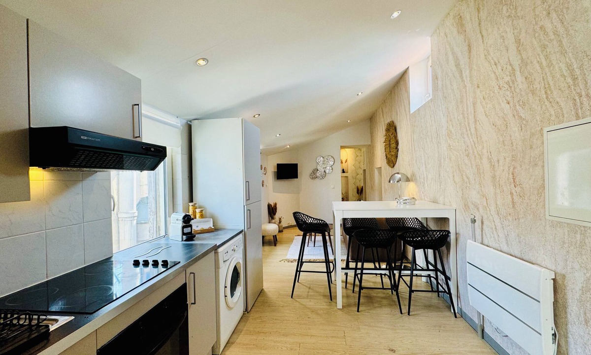 Moliere - Edgard Quinet Apartment | Erasmus Suite