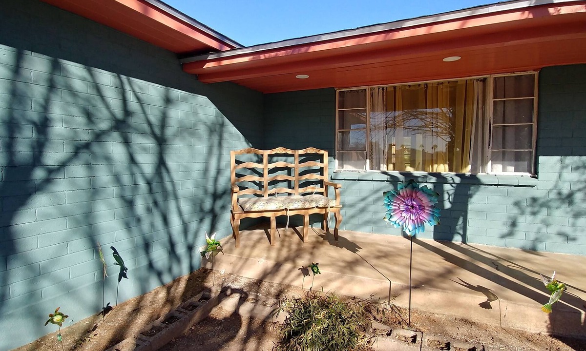 Glendale House | Glendale Pet-Friendly 3 Bedroom Home