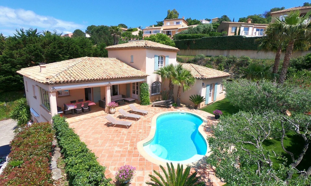 La Nartelle Villa | Luxury villa in a residential area with private pool overlooking the golf course
