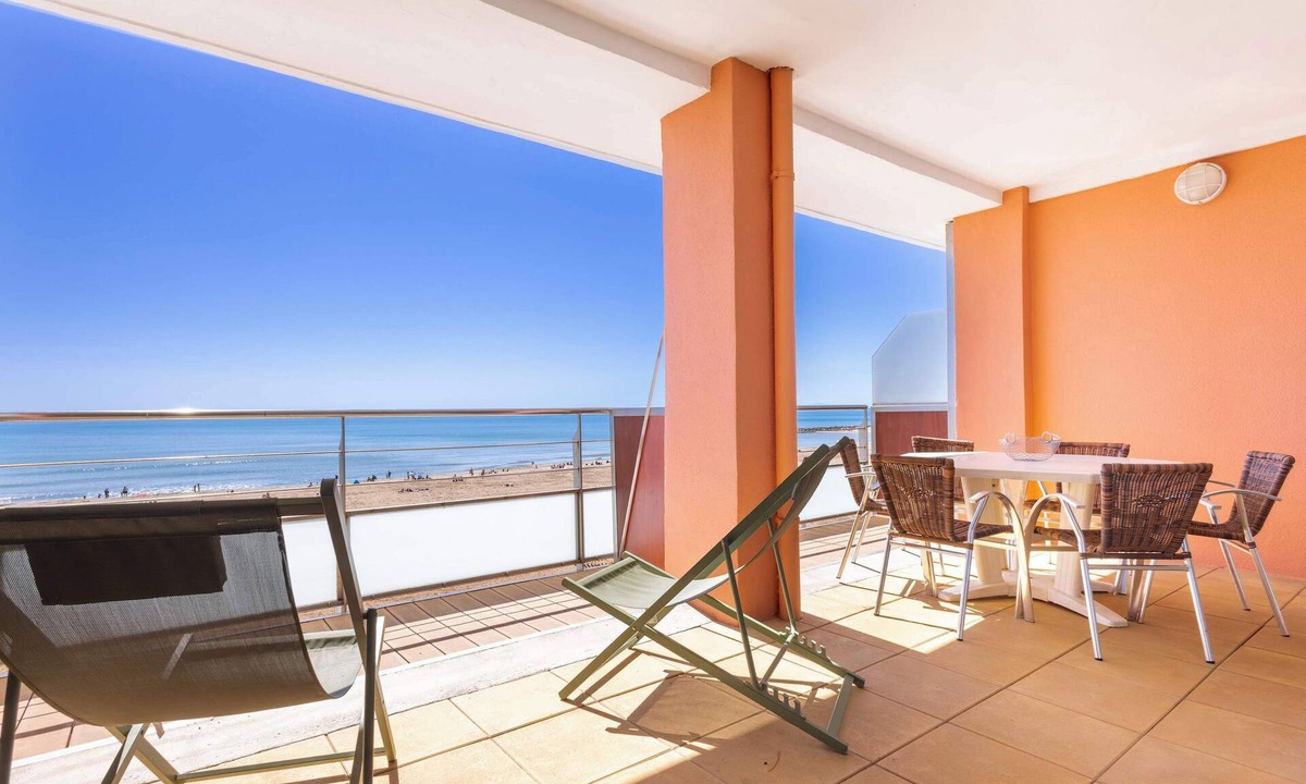 Valras-Plage Apartment | Magnificent Seafront Apartment