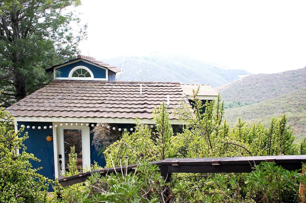 Rainbow CDP Cottage | Pet Friendly Charming Cottage with Incredible Views and Hot-tub in Rainbow, California