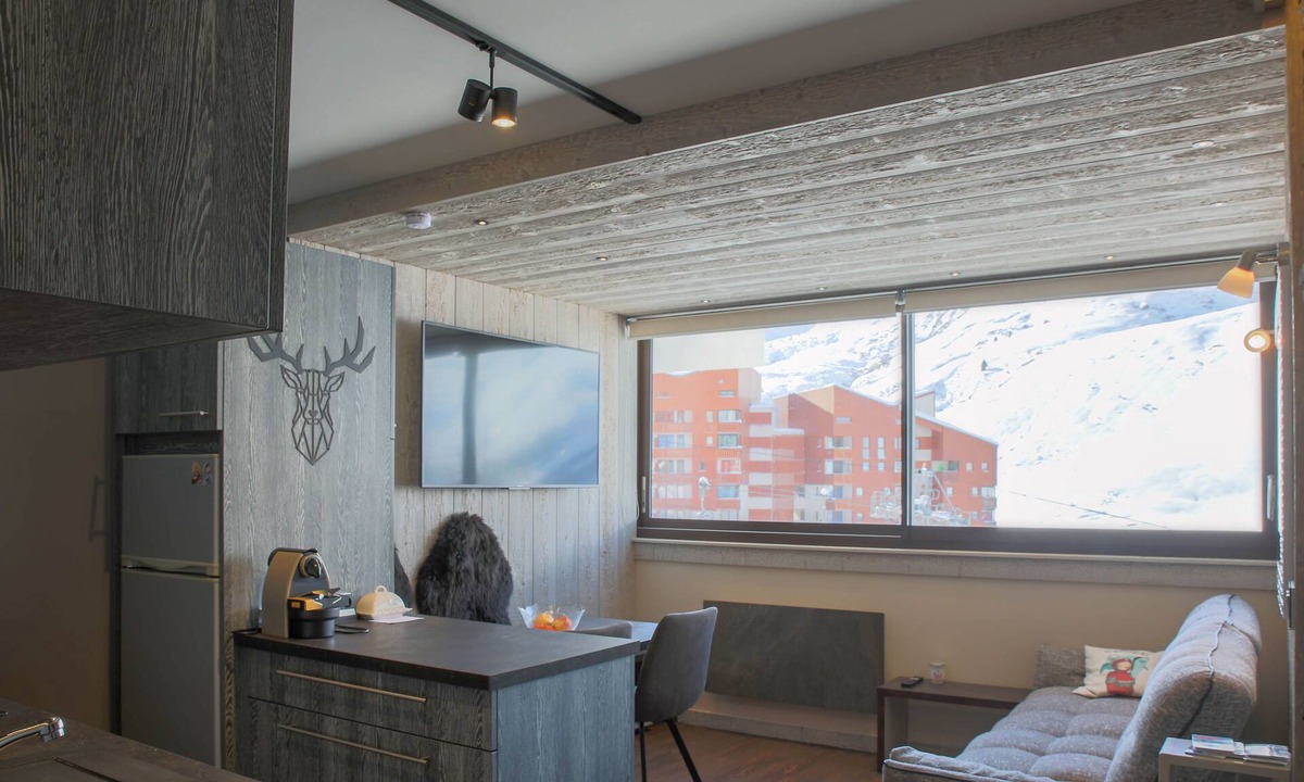 Les Menuires Apartment | Rare in Les Menuires, beautifully renovated 3-room apartment with ski-in ski-out