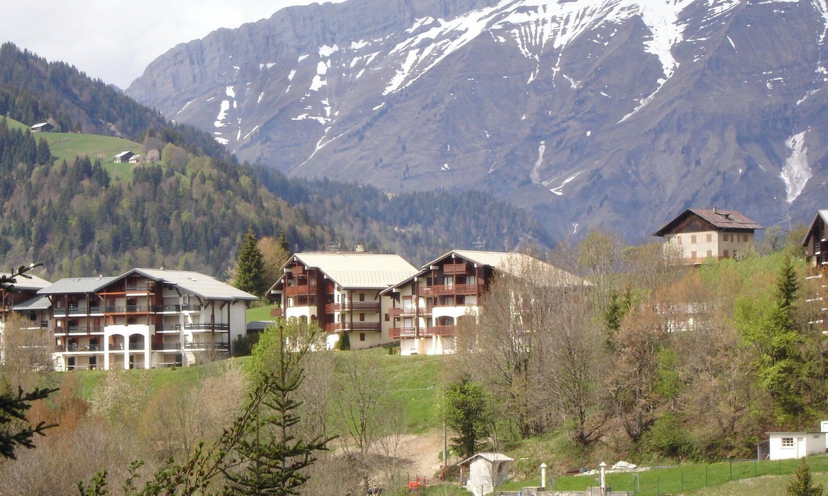Notre-Dame-de-Bellecombe Apartment | Rental in Notre Dame de Bellecombe, Espace Diamant, 500m from the ski lifts.