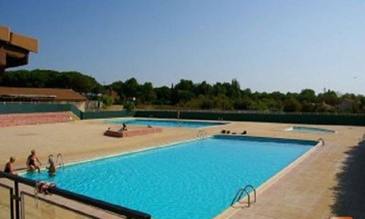 Vendres House | Spacious Home with Pool, Tennis, and Garden - Sleeps 10