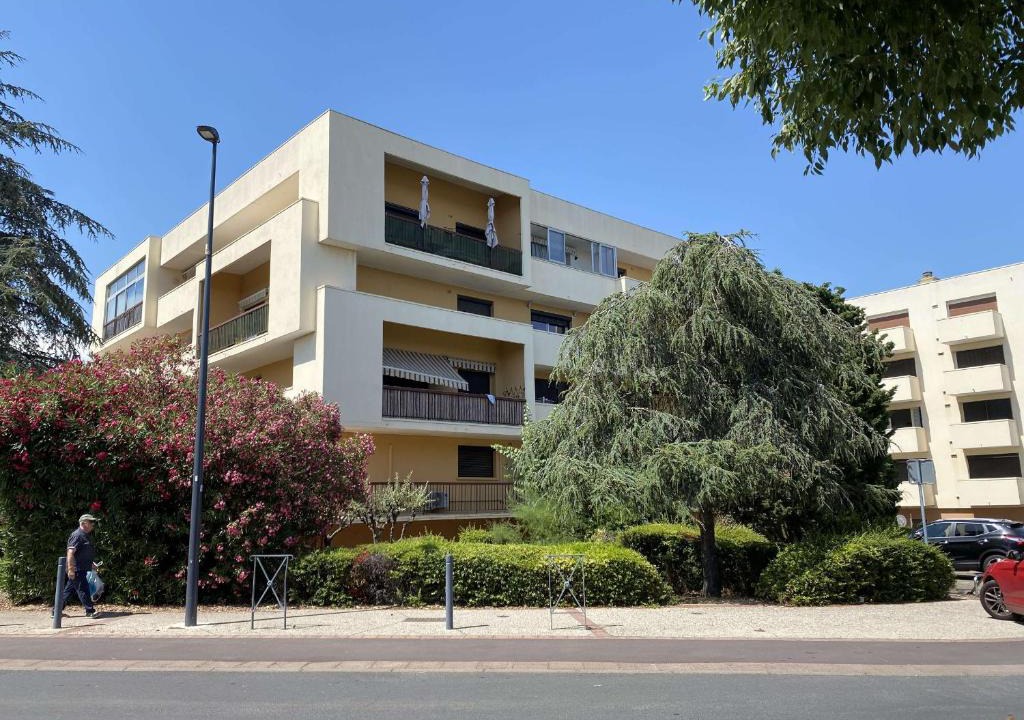 Balaruc-les-Bains Apartment | Studio climatisé avec balcon proche centre et thermes, Balaruc-les-Bains - FR-1-553-21