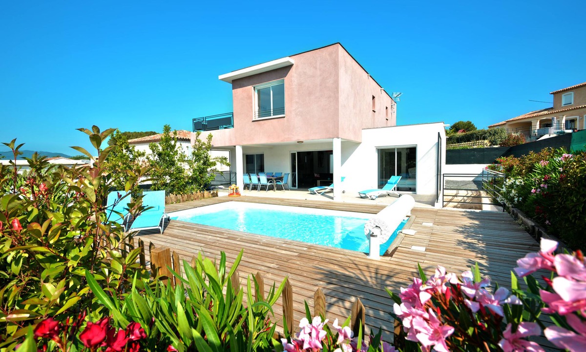 Frejus Villa | VILLA ALOHA: Contemporary villa with heated pool in Fréjus, Côte d'Azur
