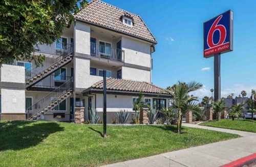 Central Escondido Apartment | 1 King Bed | Non-Smoking