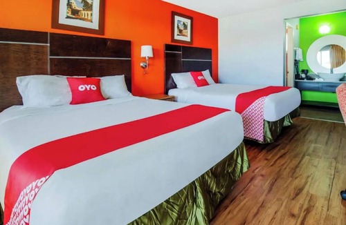 Ridgecrest Hotel | 3 Quiet & Budget-Friendly Rooms Near Parks & Restaurants - Perfect for a Stroll
