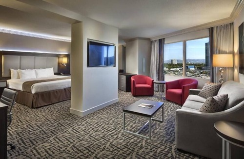 Gateway District House | 3 x Boulevard Suite at The STRAT Hotel, Casino & SkyPod