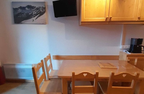 Val-Thorens Apartment | APARTMENT RESORT-CENTRE-PIEDS DES PISTES - RES. LA ROCHE BLANCHE SLEEPS 5