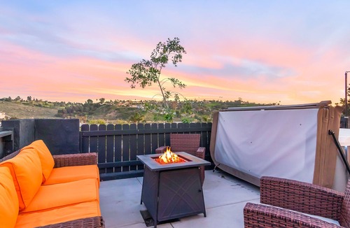 Loma Alta House | Breezy dog-friendly house with hot tub, central AC, game room, & washer/dryer