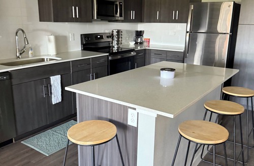 Glendale Apartment | Bright 2-bedroom Apt in Westgate, Walk 8 min to Statefarm Stadium w/attraction.