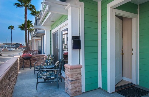 West Newport Condo | Bright and Cheery and Green.a beautiful lower unit with lots of personality!