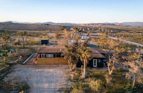 Yucca Valley House | Cacti Gardens with Hot Tub, Telescope and Pool for your enjoyment!