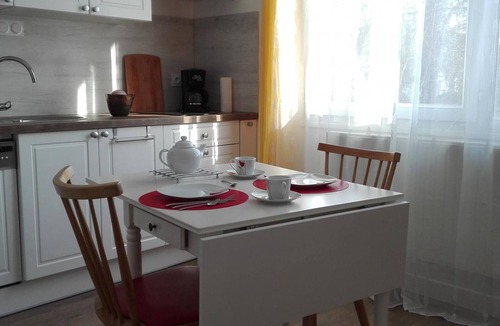 Muides-sur-Loire Cottage | Charming cottage near Château Chambord with garden and parking