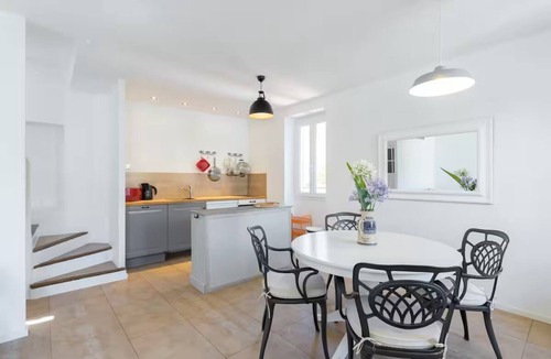 Saint-Jean-Cap-Ferrat Villa | Charming 2br Freestanding Villa with Sunny Terrace