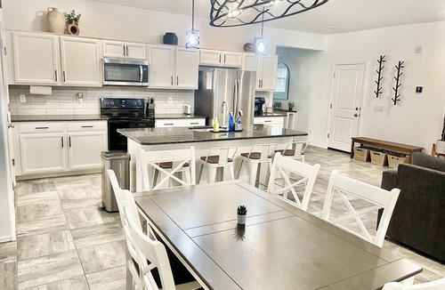 Sycamore Farms House | Clean & Spacious Home Away From Home. Pet-Friendly!