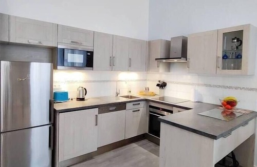 Nice City Centre Apartment | Comfortable apartment for 4 to 6 people, 2 minutes' walk from the beach - air conditioning