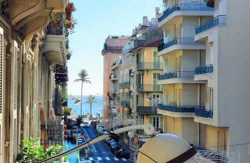 Nice City Centre Apartment | Comfortable apartment for 4 to 6 people, 2 minutes' walk from the beach - air conditioning