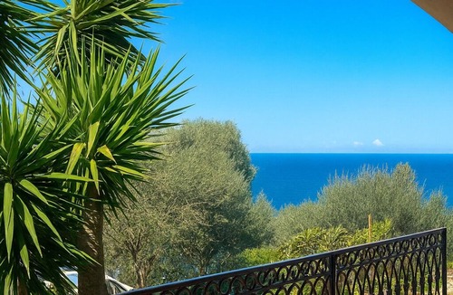 Marine de Davia House | Corsica, very nice amenities for this villa with sea views