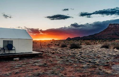 Mohave County House | Dreamy Safari Tent for a Peaceful Escape in the Desert in Cane Beds, Arizona