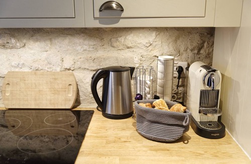 Quartier de la Place-Vendome Apartment | Ecrin Robespierre - Cosy & Romantic apartment with A/C in historical property