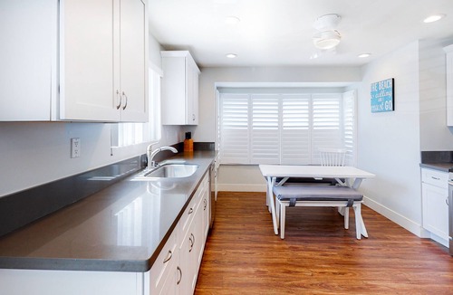 South Oceanside House | Fantastic Oceanside Condo Across Street From Beach w/Free WiFi & Private W/D