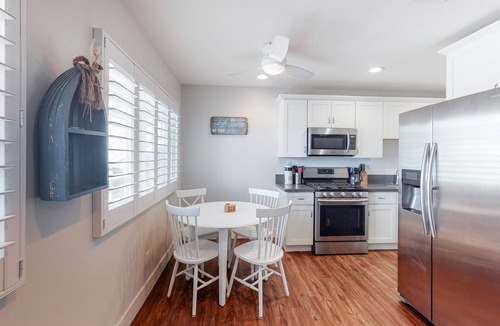 South Oceanside House | Fantastic Oceanside Condo Across Street From Beach w/Free WiFi & Private W/D