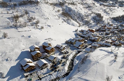 Le Bettaix Apartment | Spacious 4-Room Apartment with Ski Access, Balcony, and Stunning Views near Les Menuires