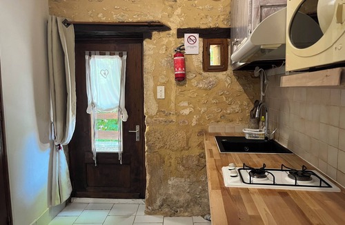 Valojoulx House | Gîte 2p Lascaux, 2*, wifi, park, games, heated swimming pool, Spa, ok dogs & cats