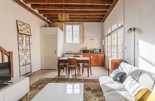 Nazelles-Negron House | Holiday Home “La Maison Blanche” with Private Terrace and Wi-Fi