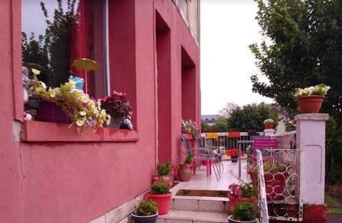 Chateaudun Apartment | Homerez - Beautiful appartement for 8 ppl. with garden at Châteaudun