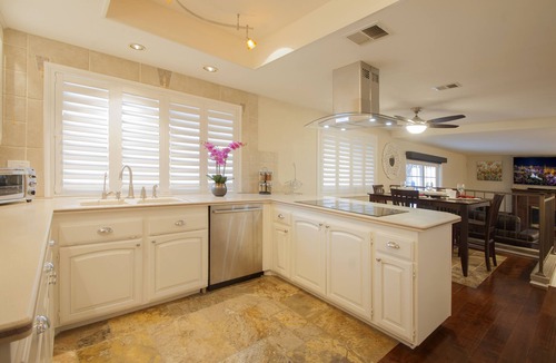 Canyon Gate House | Just Listed! - Beautiful 4 Bed 3 Bath Close To Strip W/pool/spa/gameroom