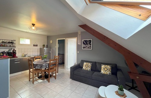 Miroir - Batignolles Apartment | L'Arbre de Vy, T2 42m2 detached, sleeps 5, garage, near train station