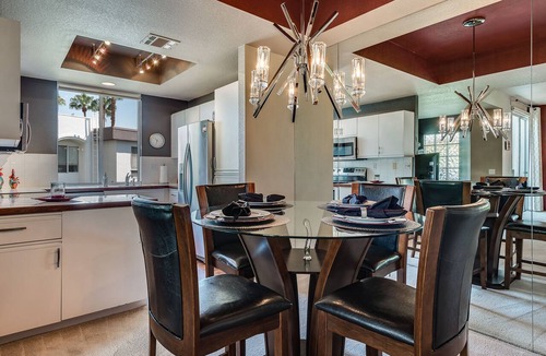 Palm Springs Condo | La Palme Stylish Condo. Walk from the Airport.