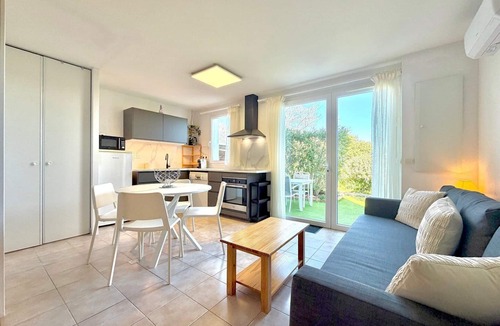 Calvisson Apartment | La salamandre bleue, 4 pers pool in Calvisson