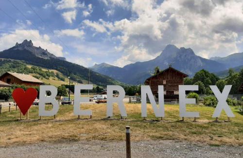 Bernex Apartment | Le 211,ski et randonnée, WIFI, lave linge , ascenceur,parking gratuit