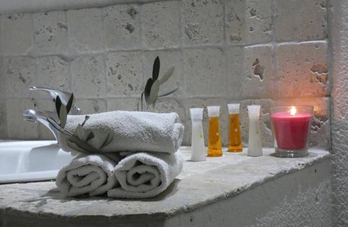 Graveson Bed & Breakfast | Le Mas Des Chutes