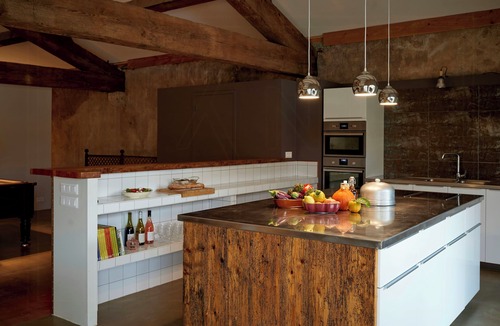Villedaigne House | Loft in converted wine cellar in Occitania