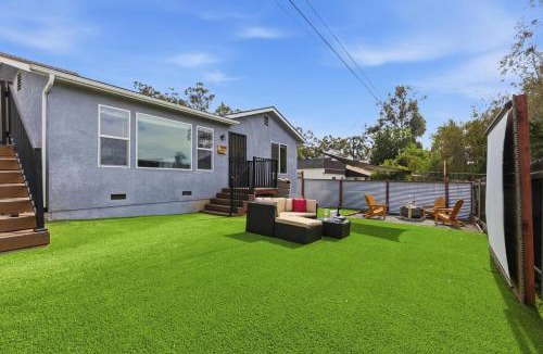 Mount Helix House | New Modern 2BR Home with Movie theater, & Big Yard