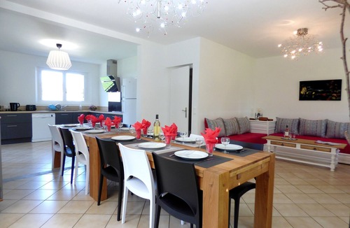Bergerac House | Oasis de Loisirs : 20 Personnes - 8 Chambres - Jeux - Vue Panoramique au Calme